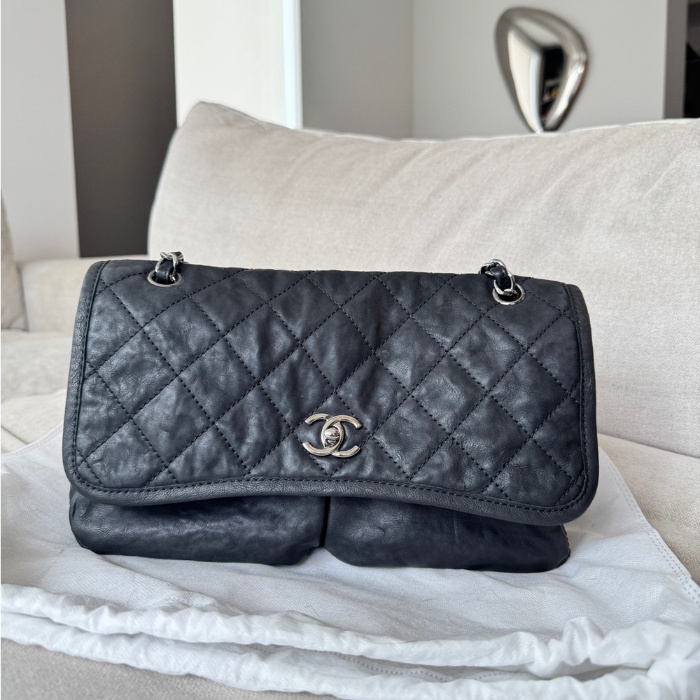 Chanel black calfskin natural beauty classic flap bag exellent condition - Picture 2 of 16